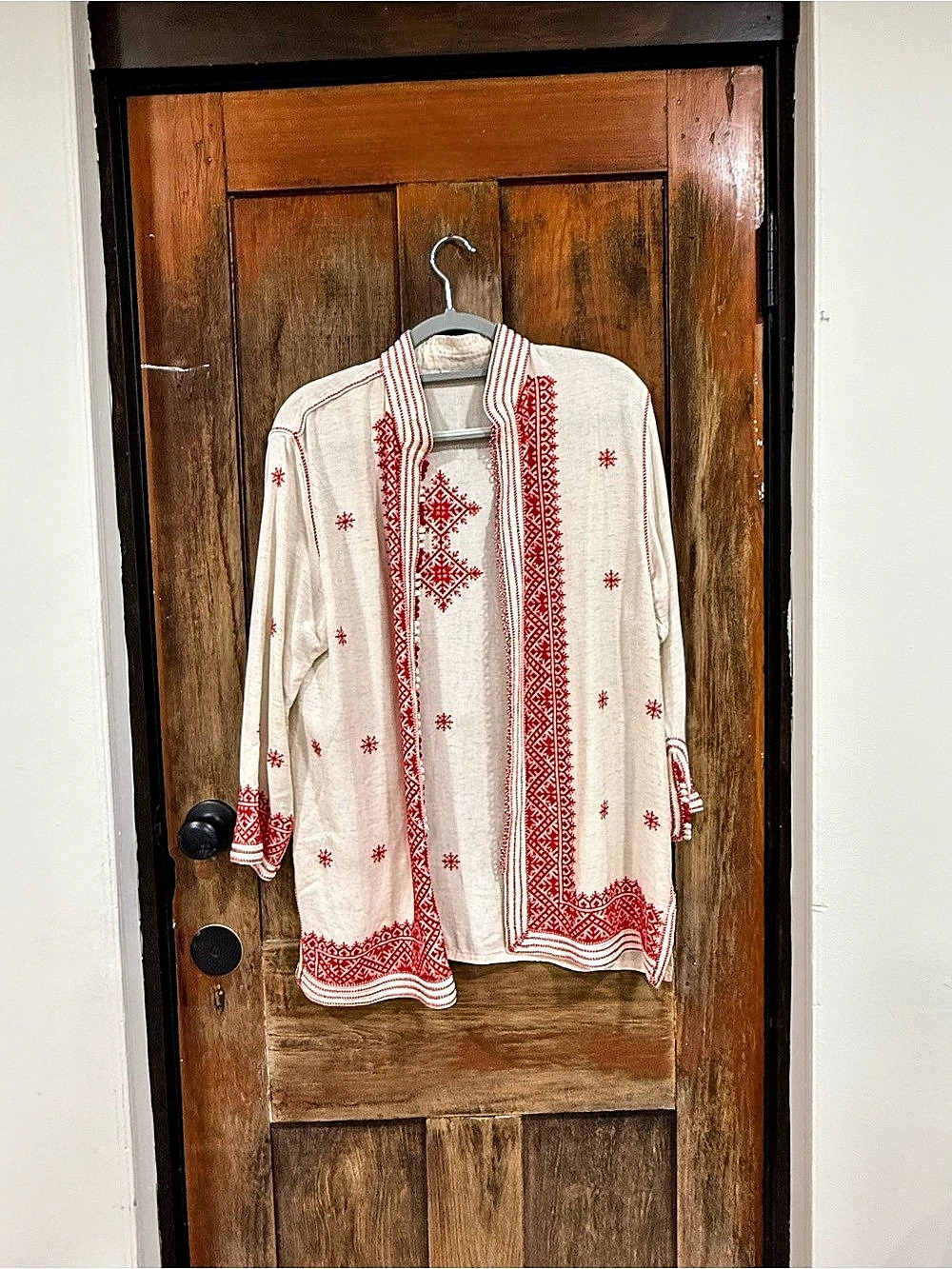 Embroidered Kurta in White & Red Size 48 Like New